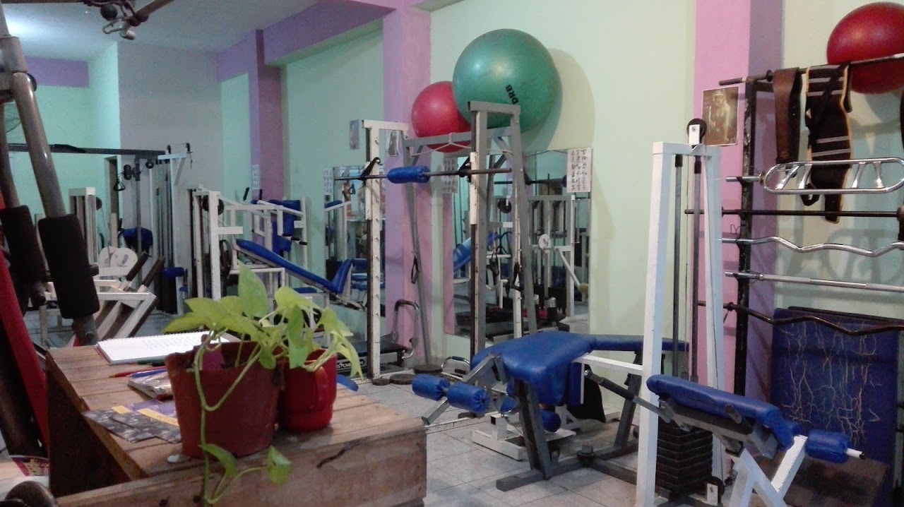 Piso de entrenamiento de New Body Gym